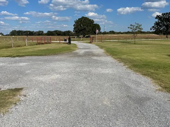 1470 Baker Ln, Madisonville, TX 77864