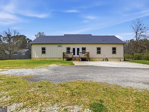 4th image of 495 Lees Lake Rd