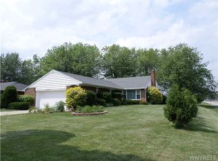 7 Red Oak Dr, Williamsville, NY 14221