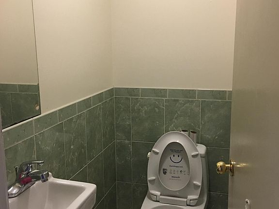 3rd image of 242 Oxford St