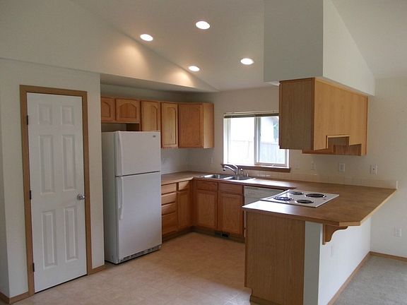 5th image of 12018 Woodland Ave E
