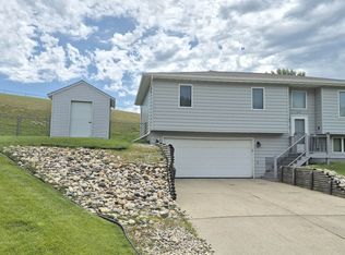 1312 7th St NE, Minot, ND 58703