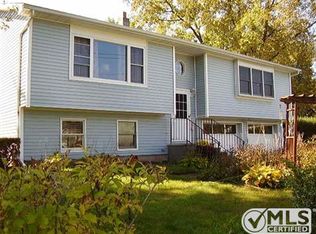 11 Esther Pl, Lake Katrine, NY 12449