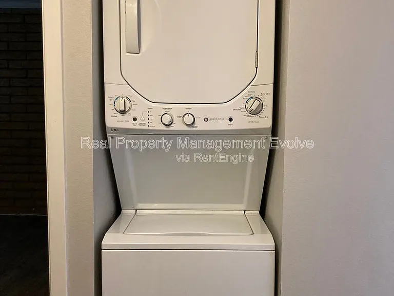 908 W 2nd St #6 — Photo 9