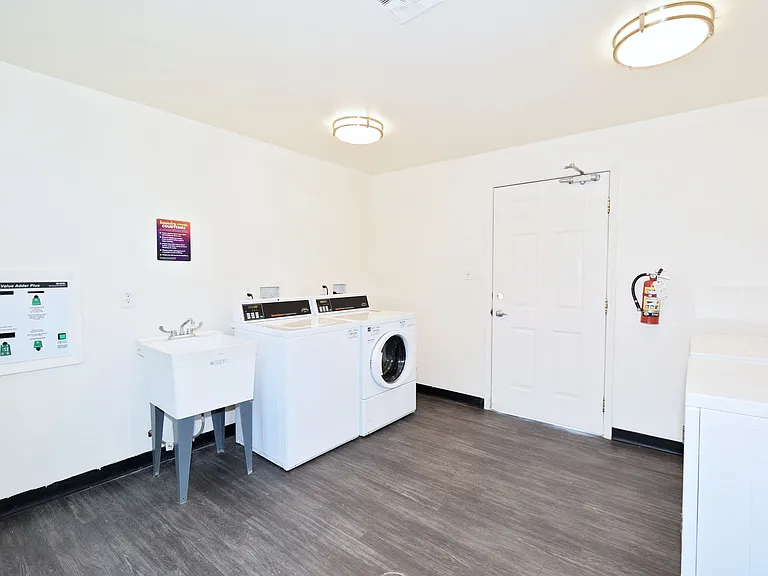 Meridian Park Apartments — Photo 17