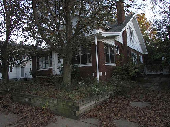 2nd image of 1006 W Armstrong Ave