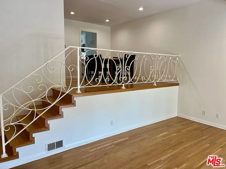 1586 Palisades Dr — Photo 7