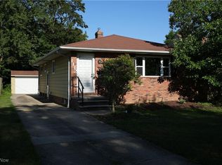 1112 Commonwealth Ave, Mayfield Heights, OH 44124