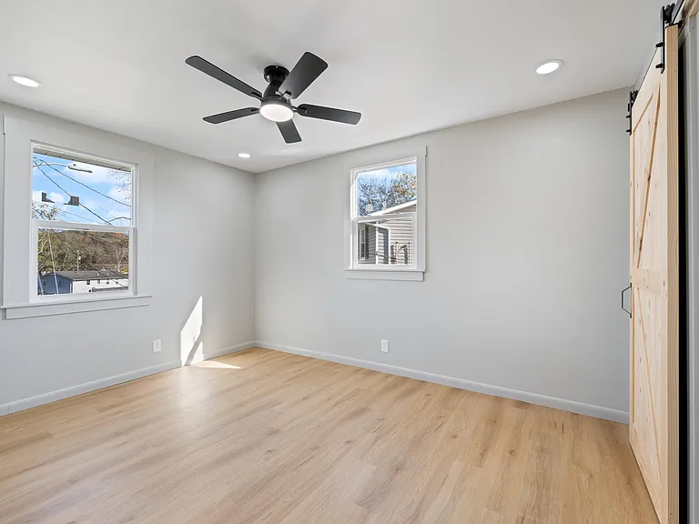 609 McPherson Ct S — Photo 15