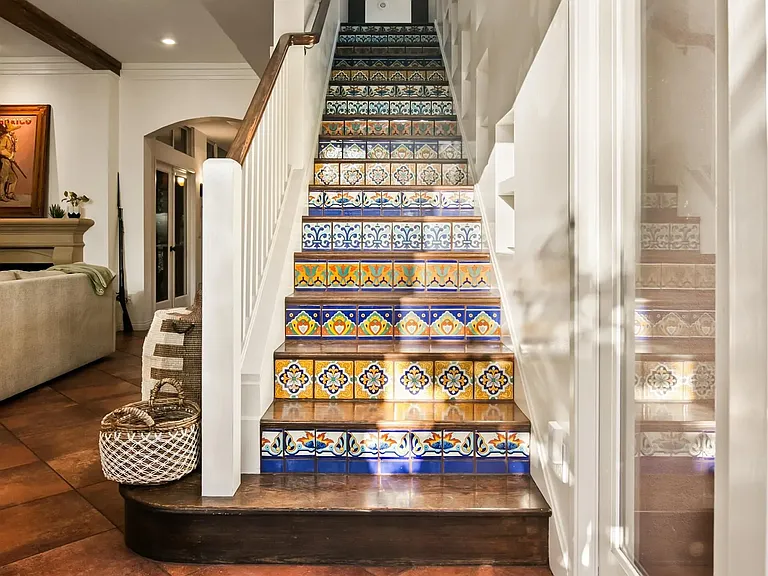 618 Gravilla Pl — Photo 10