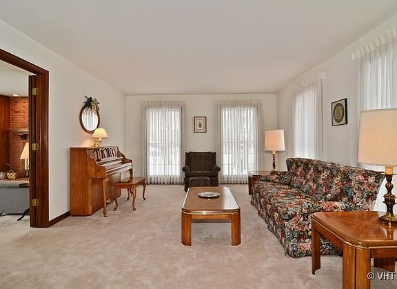 3rd image of 2333 Iroquois Dr