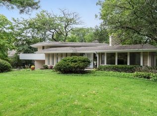 1122 Elm Ridge Dr, Glencoe, IL 60022