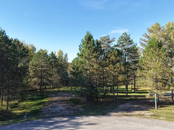 5439 Knights Ct, Gladwin, MI 48624