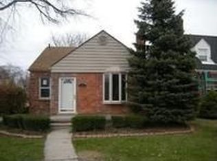 1930 Oxford Rd, Grosse Pointe Woods, MI 48236