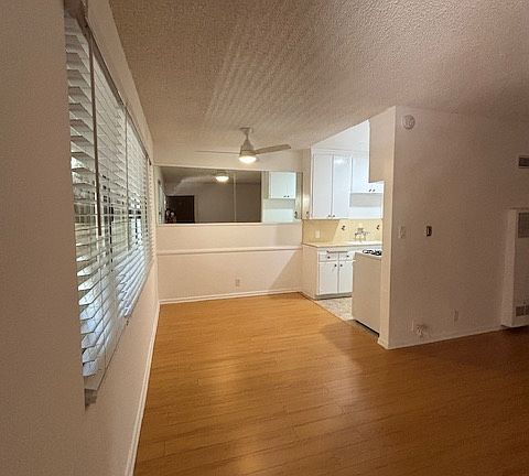 2nd image of 953 6th St APT 3