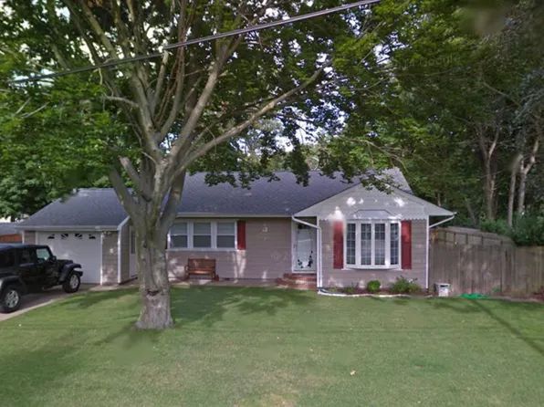 1471 Hummel Ave, Holbrook, NY 11741