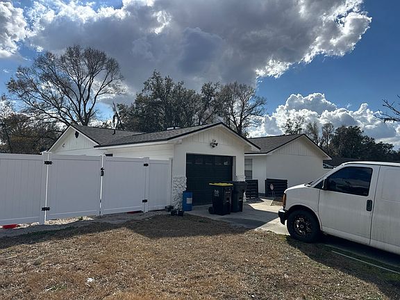 3rd image of 2318 Maple Hill Dr