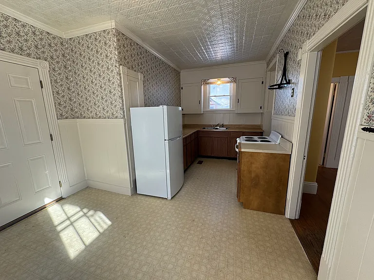 10 Maple St #1 — Photo 8