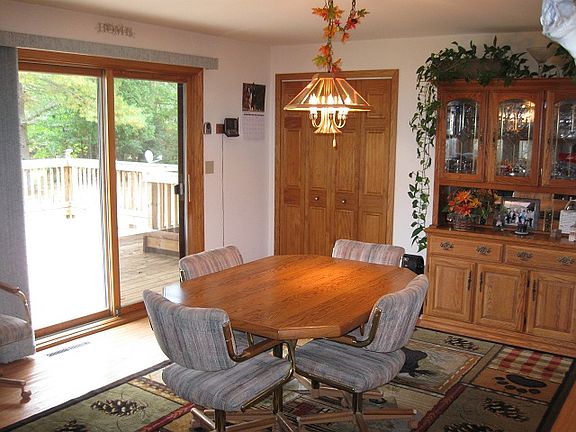 Dining area w. sliding door 