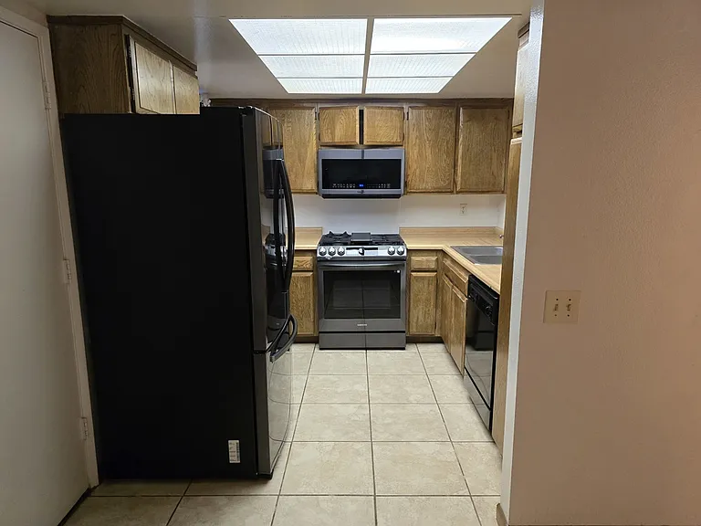 1113 W Cypress Ave — Photo 8