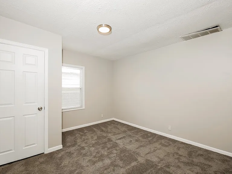1274935_028_bedroom_13457841.jpg