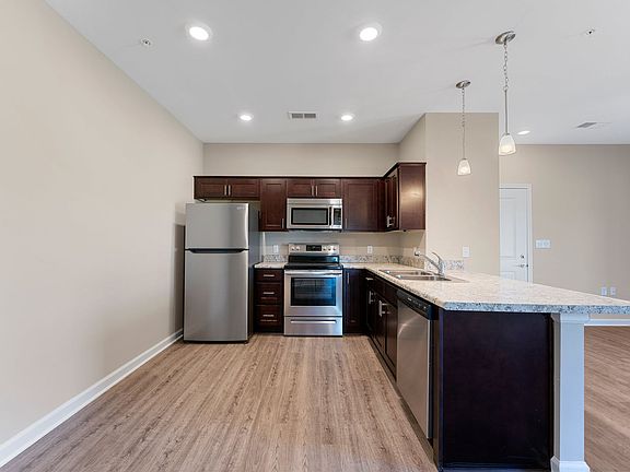 3rd image of 1077 Gateview Dr #B205