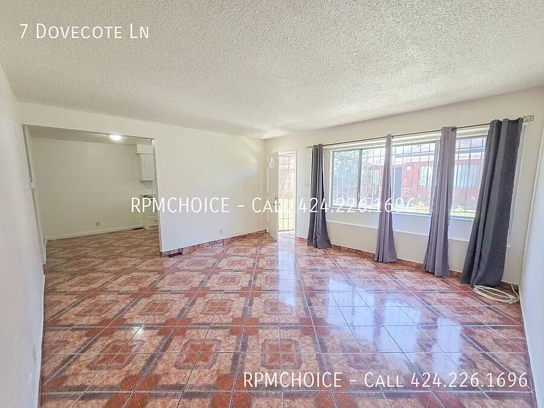 7 Dovecote Ln — Photo 4