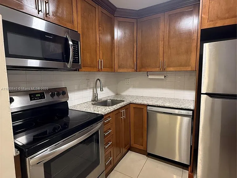 100 SE 5th Ave #1 — Photo 16