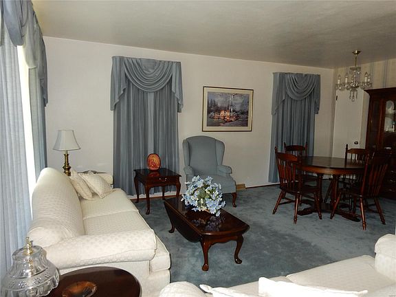 5th image of 3124 Davis Ave