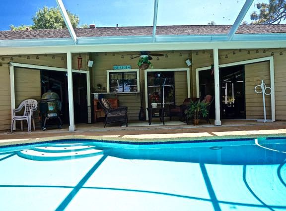 3rd image of 1403 Crestwood Ct N