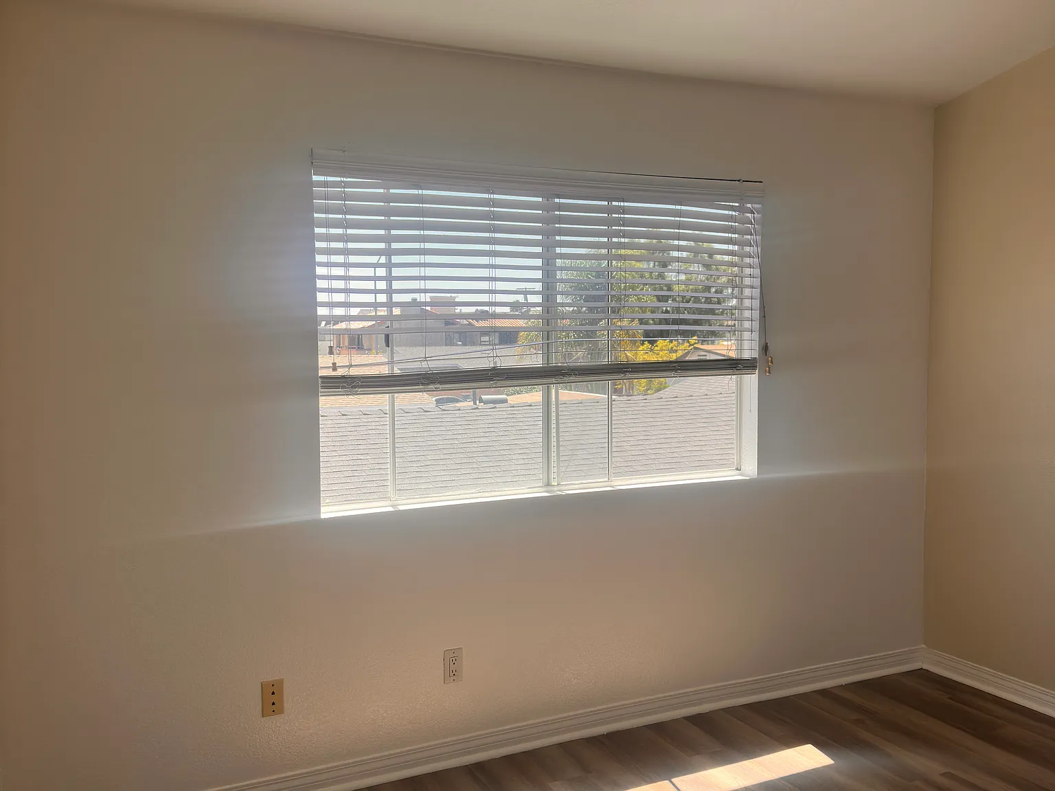 4218 Van Dyke Ave — Photo 1