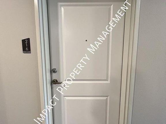 2nd image of 2401 Lake Dr Unit 1