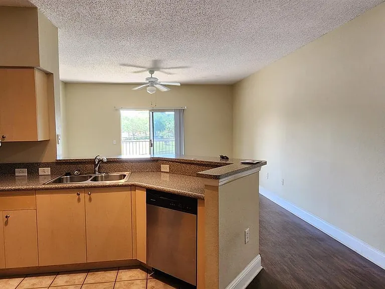 280 Crestwood Cir #204 — Photo 11
