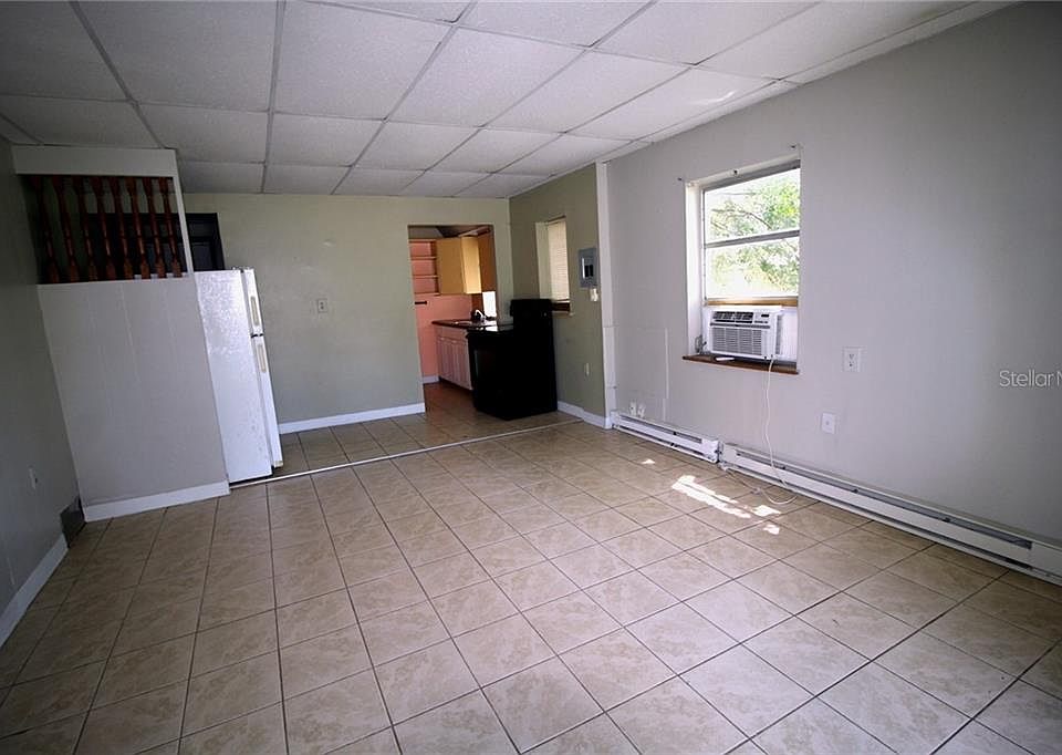 2nd image of 1079 W Magnolia St
