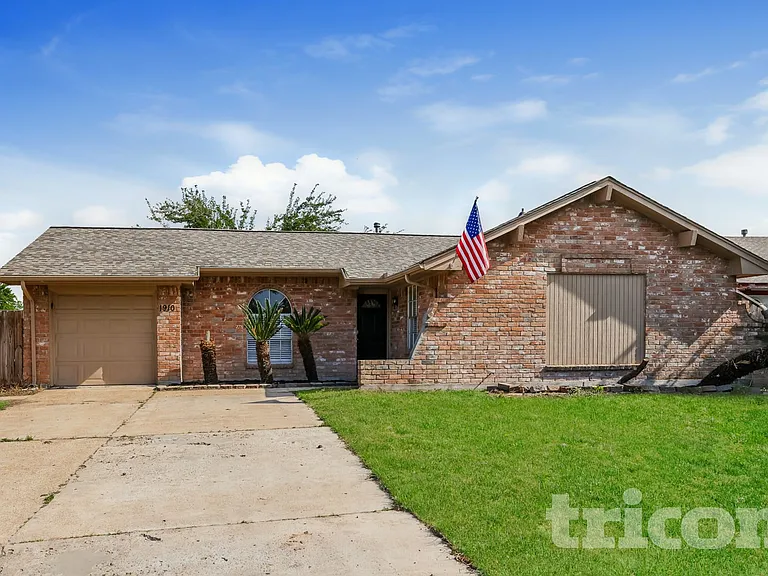 1910 Barnsley Ln — Photo 1