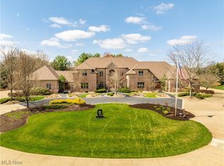 7041 Meadowlands Ave NW, North Canton, OH 44720