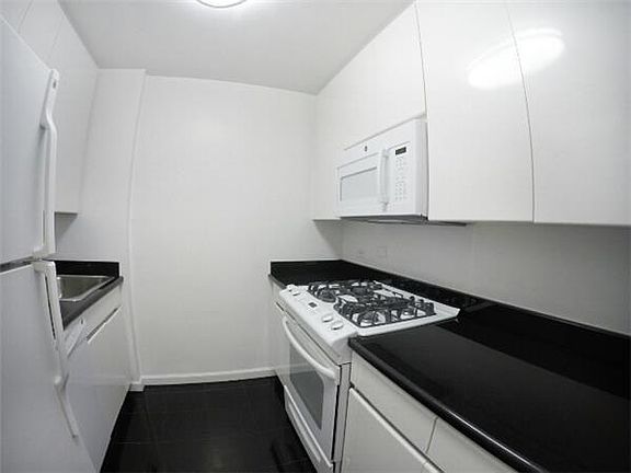3rd image of 502 E 87th St