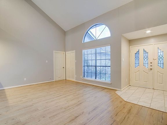 4th image of 3323 Lindenfield Dr