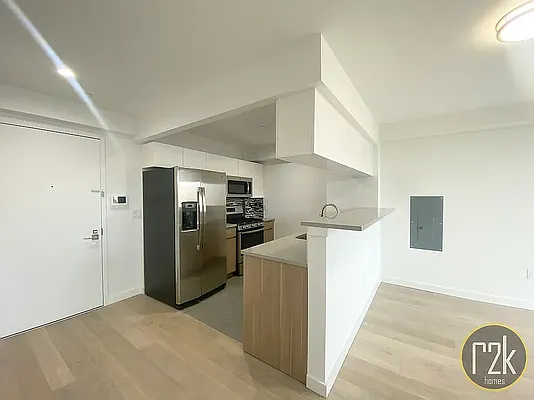 Rented by Realty 2000 Corp | media 9