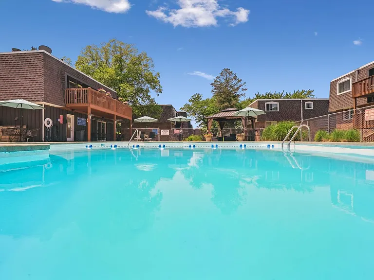 Lantern Square Apartments Spacious 1, 2 & 3 Bedrooms — Photo 33