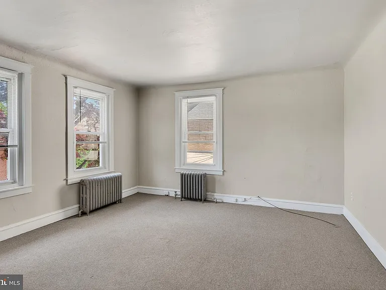 332 W Washington St #2 — Photo 3