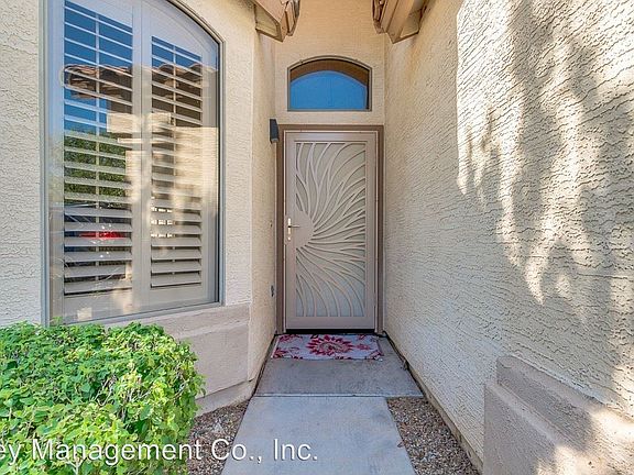 4th image of 15841 W Latham St