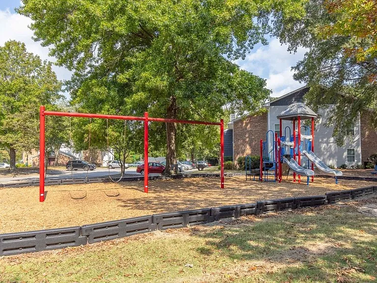 Keswick Apartments — Photo 14