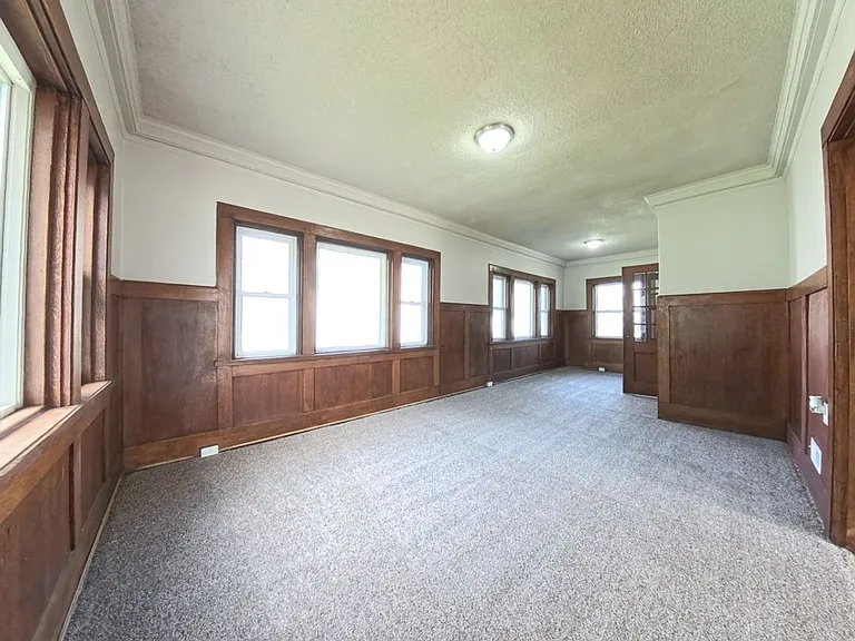 3303 University Ave — Photo 5