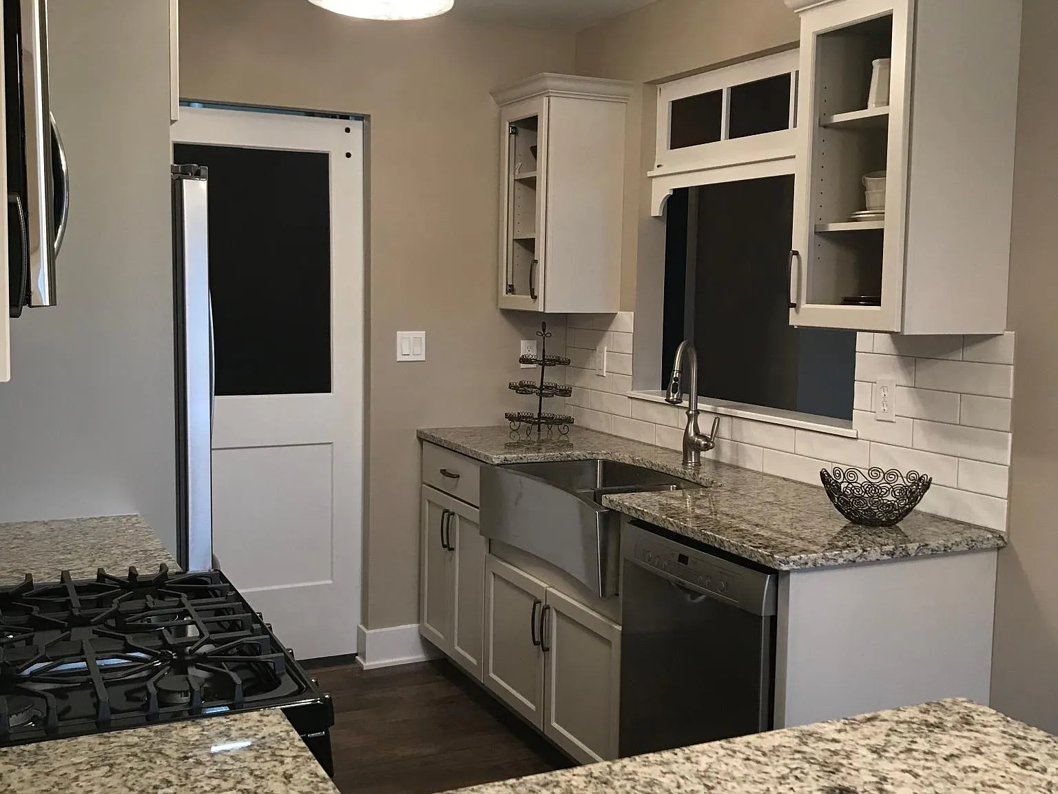 3 bed, 960 sqft, $1,600 — Photo 2