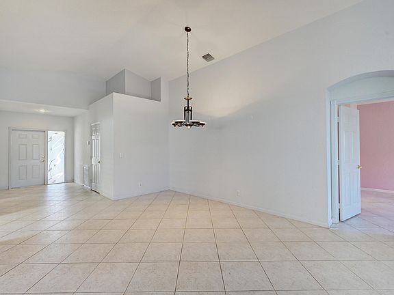 5th image of 10374 Utopia Circle E