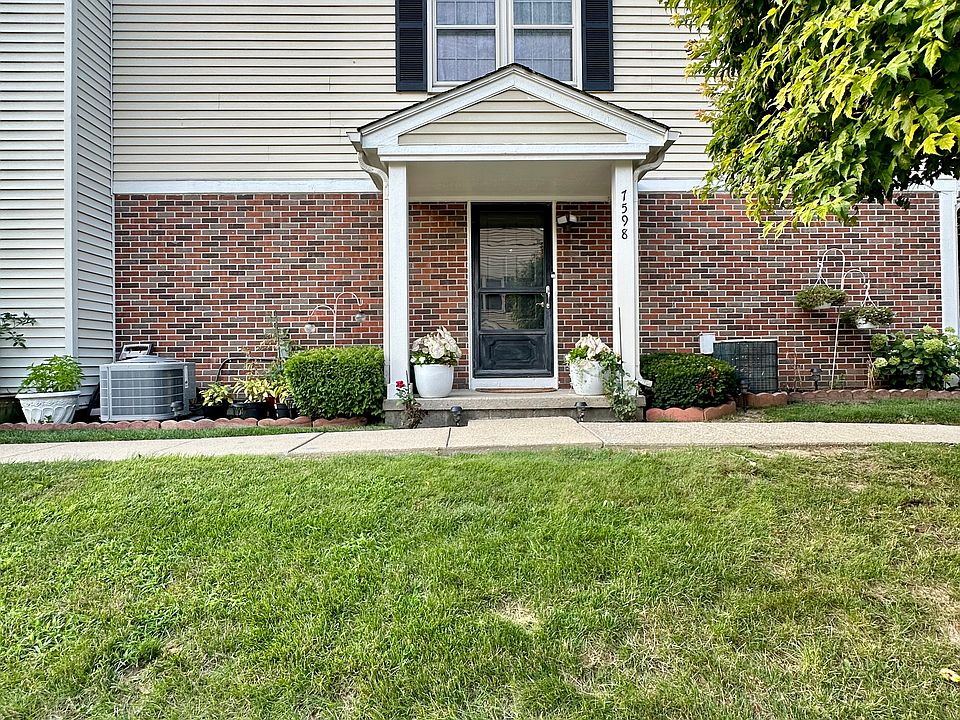 1st image of 7598 Woodview Dr #32