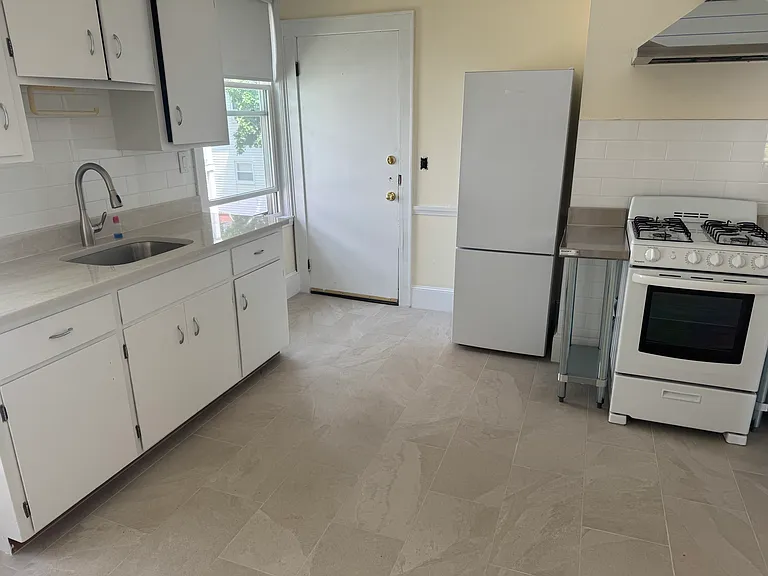 25 Chestnut St #2L — Photo 1
