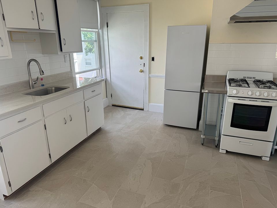 1st image of 25 Chestnut St #2L