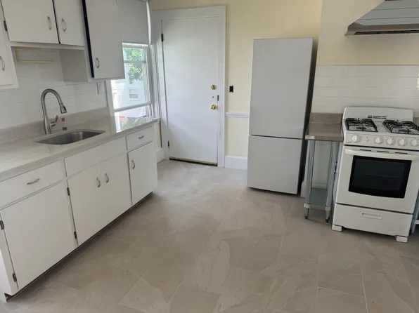 25 Chestnut St #2L, Malden, MA 02148